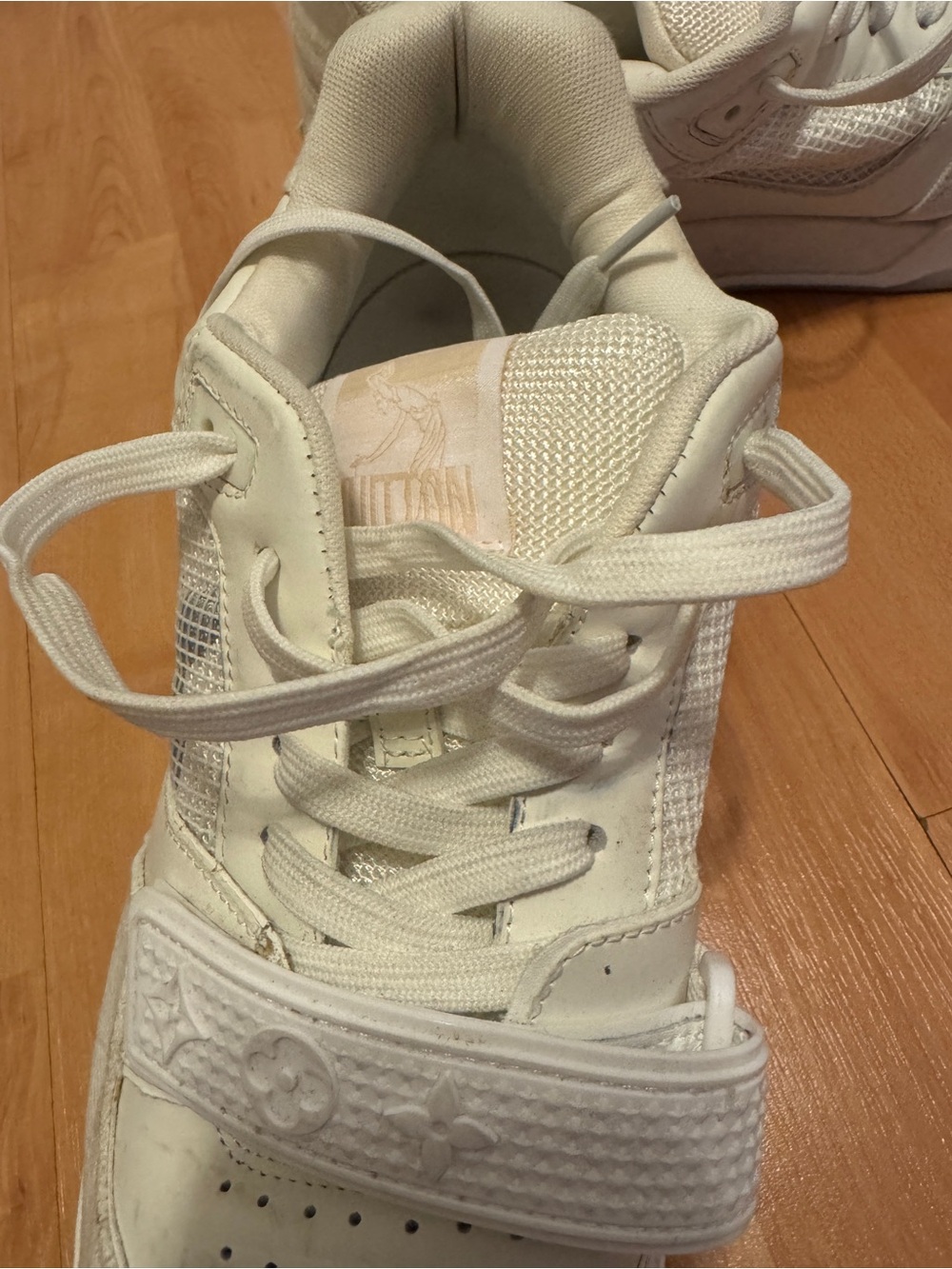 Louis Vuitton White Cream Low-Top Sneakers - Picture 3 of 3